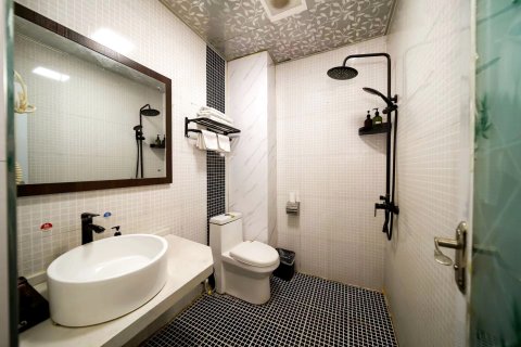 宁陵京陵佳日酒店