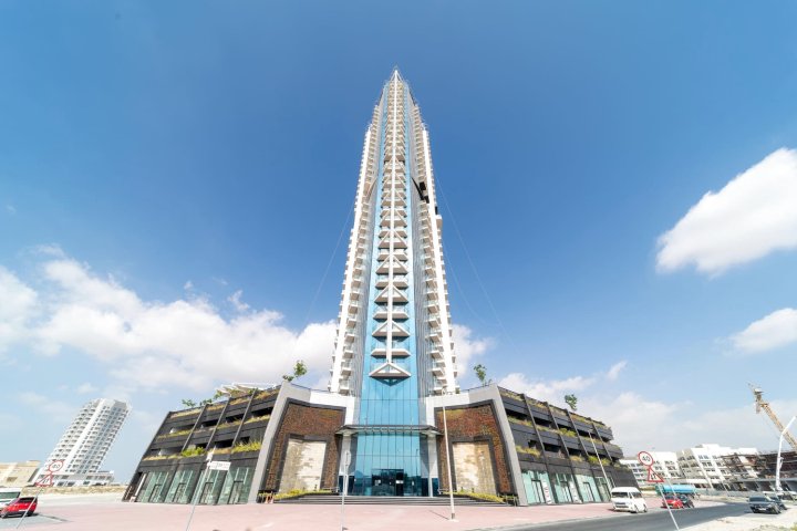 Calm Studio Apartment in Miraclz Tower Dubai South