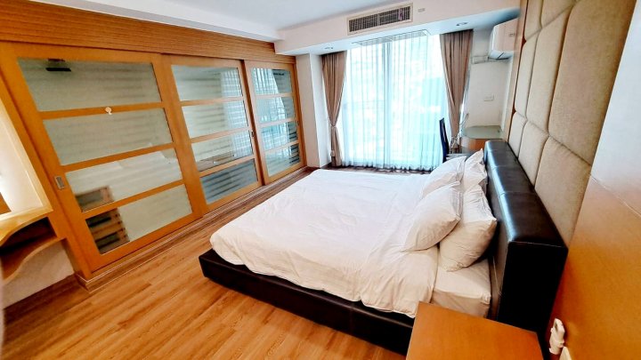 5B-2Bedrooms/2.5Bath@Downtown Bangkok Near BTS/Mrt