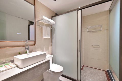 维也纳酒店(汕尾翡翠湾二马路美食街店)