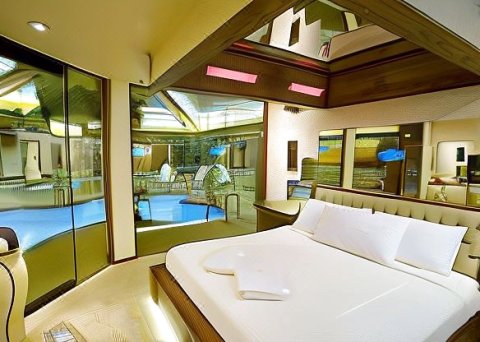 北布鲁克塞布里斯泳池套房成人酒店(Sybaris Pool Suites Northbrook - Adults Only)