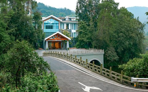 峨眉山红珠山宾馆禅意山居