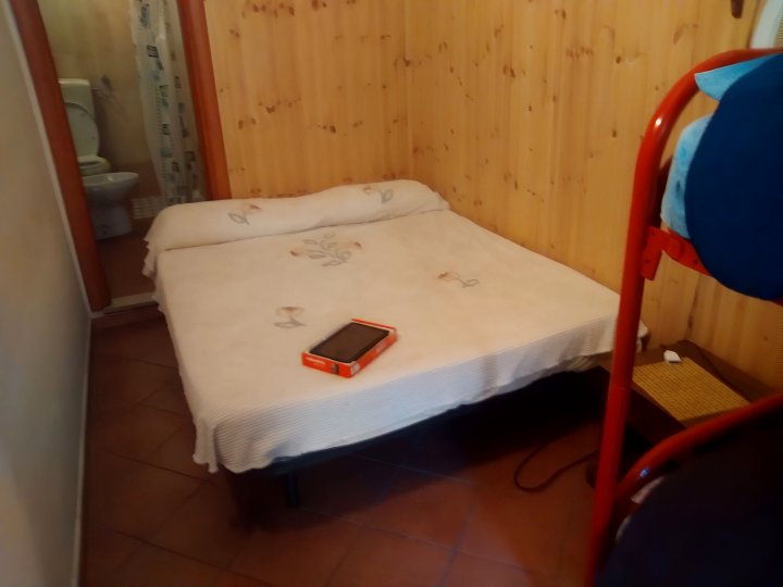 Single Room with Shared Bathroom