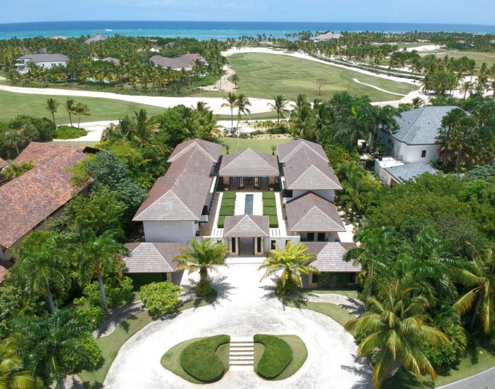 Dramatic Luxury Villa with Golf and Ocean View, Walking Distance from the Beach.