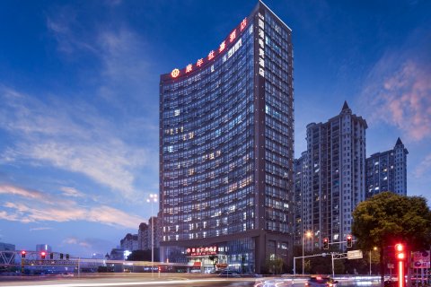 康年世嘉酒店(长沙万家丽广场人民东路地铁站店)