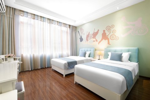 鸿运阁酒店(峨眉山旅游客运中心报国寺店)