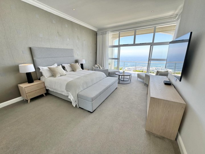 Ocean View Elegance - Majestic villa in Bantry Bay