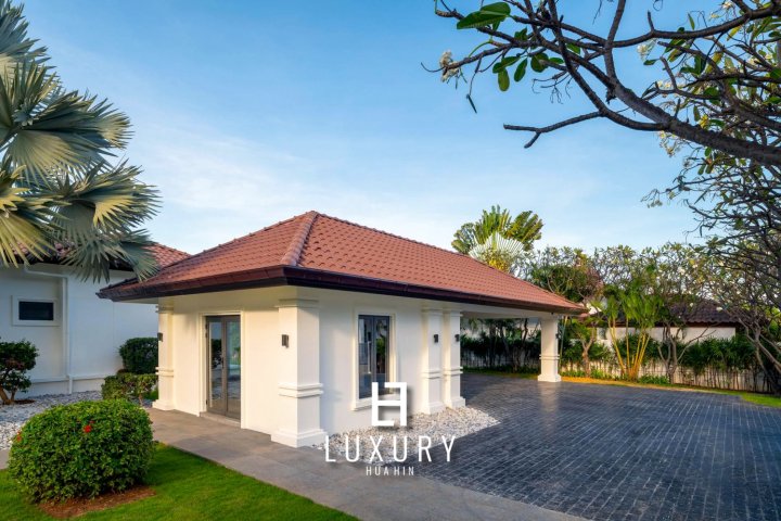 Luxury 5 Bedroom Pool Villa (B11B)