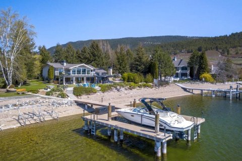 Stunning Lakefront/Private Beach Estate w/Dock