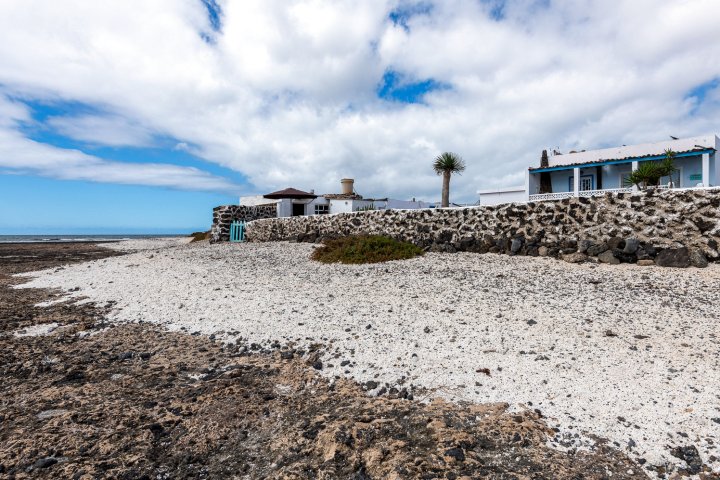 Cueva, Near the Sea in Majanicho