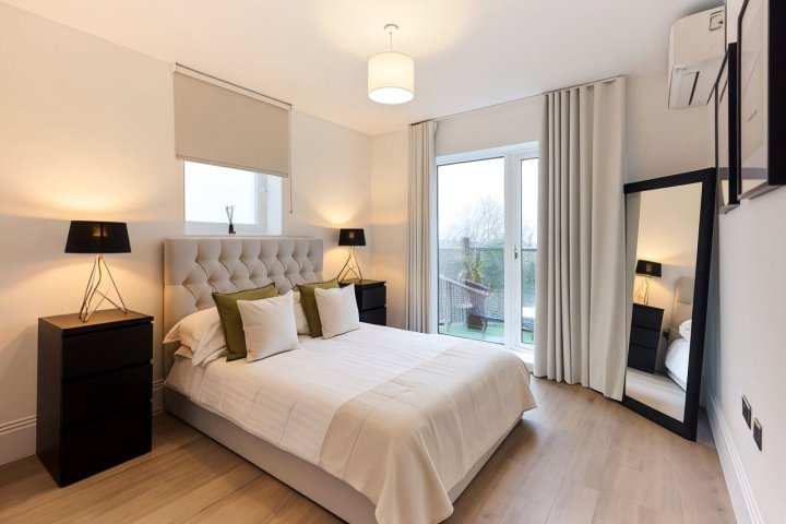 The Wembley Park Arms - Modern 2Bdr Flat with Parking + Balcony