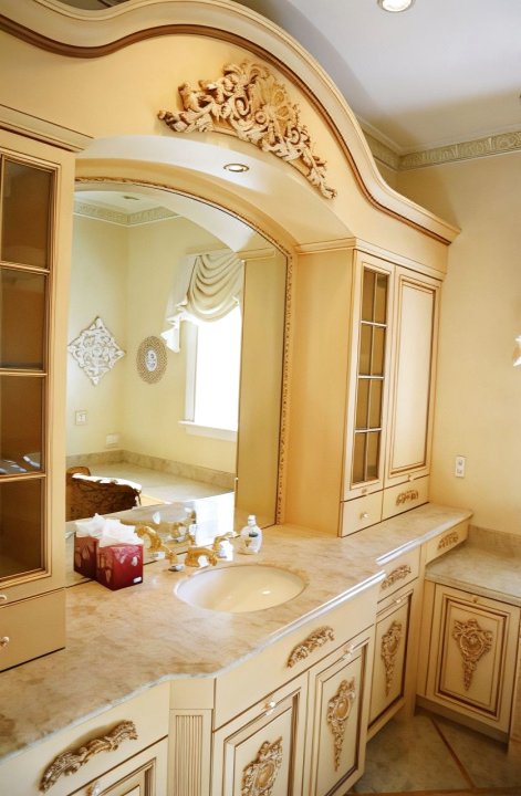 Extravagant Golden Mansion 6 Bedrooms 8 Bathrooms in the Finest Las Olas Area
