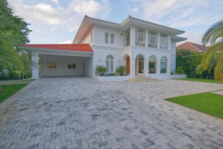 Luxury 6BDR villa at Tortuga Bay near beach & golf