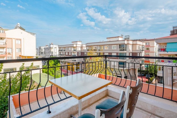 Flat w Balcony 12 min to Hadrian Gates