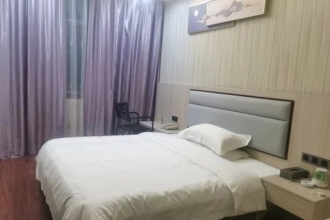 华泰大酒店(邵阳隆回汽车总站店)