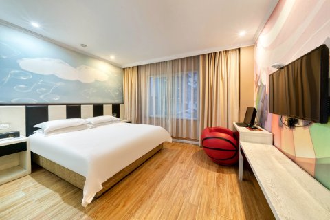 创e家主题酒店(云和城东路汽车站店)