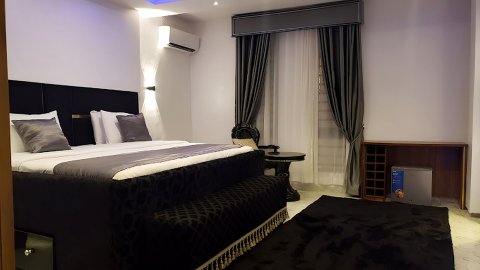 Queens Court Hotel Lagos(Queens Court Hotel Lagos)