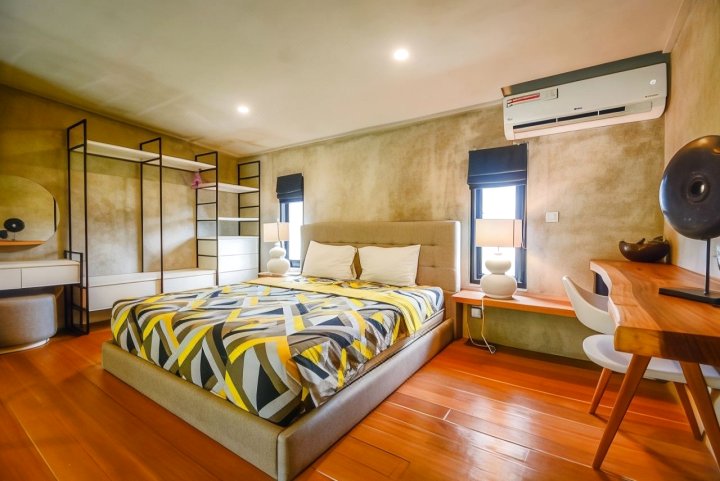 Spacious modern loft villa near Canggu Beach