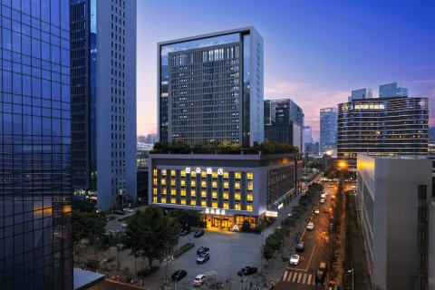 成都高新亚朵酒店