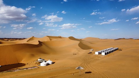 腾格里沙漠漠客越野营地