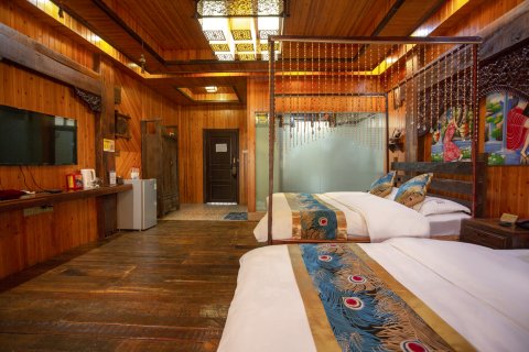 Q加·西双版纳景洪陌上花开客栈(告庄星光夜市店)