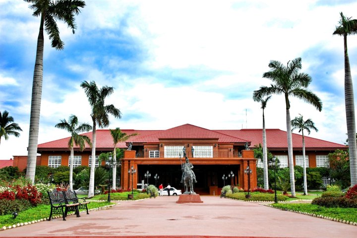 佬沃海景假日酒店(Fort Ilocandia Resort Hotel)