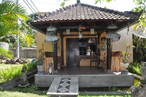 罗威纳民宿&别墅(Pondok Lovina Homestay & Villas)