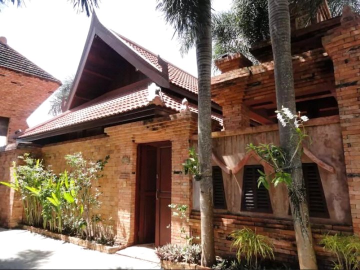 普吉岛潘基罗姆盐别墅(Villa Bali)