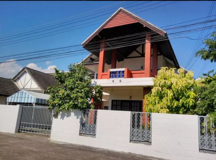 清迈两个小妞的院子(Two girl＇s Yard Chiang Mai)