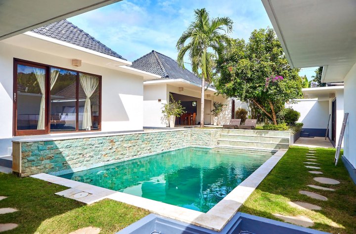 巴厘岛奥姆巴克别墅(Ombak Villas Bali)