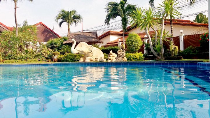 班勒格西泳池别墅酒店(Baan Laksee Pool Villa)
