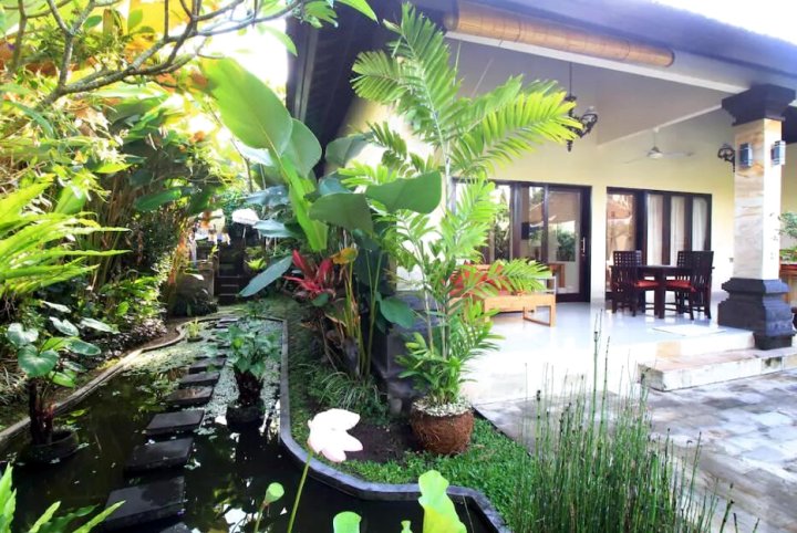 巴厘岛瓦艳4号别墅(Villa Wayan 4 Bali)