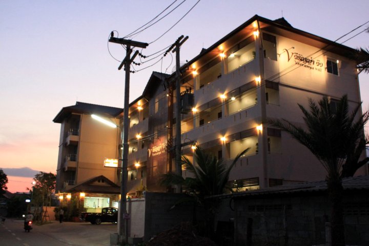 维拉尼亚维尔酒店(Veeranya Vill Hotel)