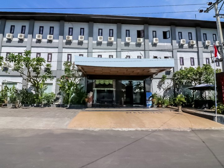 和平铜锣贝达胡鲁尼达酒店 - 顺达酒店(Nida Rooms Peace Gong Bedahulu at Hotel Shunda)