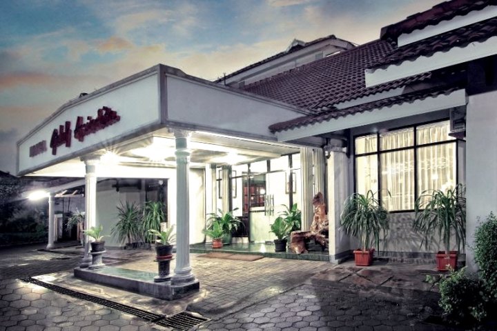日惹坎德拉奇兰纳10号尼达酒店(Nida Rooms Candrakirana 10 Yogyakarta)