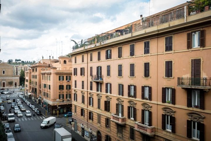 Rosso Charming Guest House Vaticano