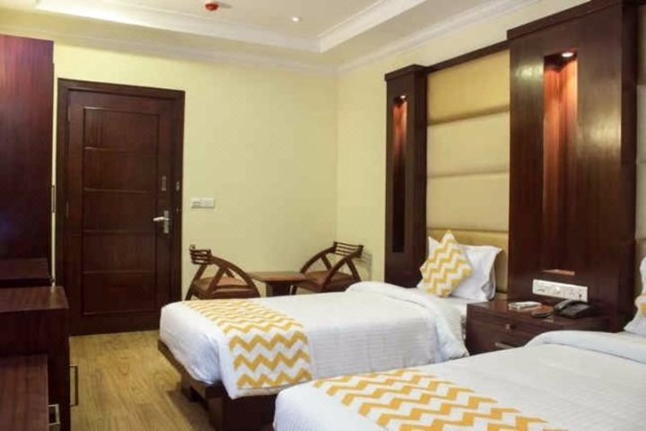 Fabhotel Broadway Inn Nehru Place