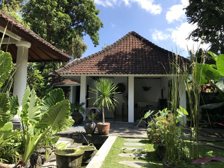 巴厘岛白色别墅(Villa Putih Sekali Bali)