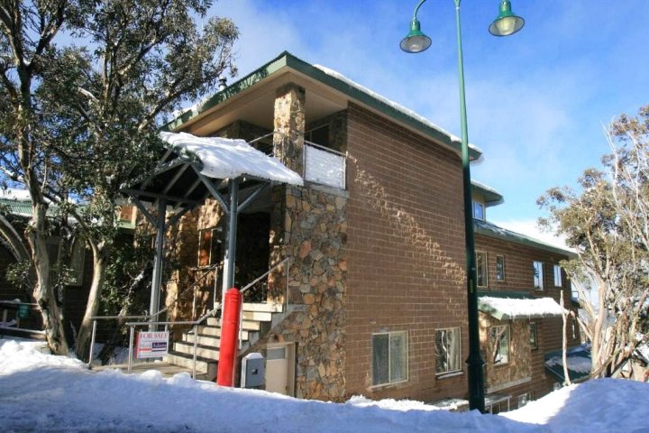 布拉山高山度假酒店-驯鹿6(Alpine Holiday Rentals- Reindeer 6 Mt Buller)