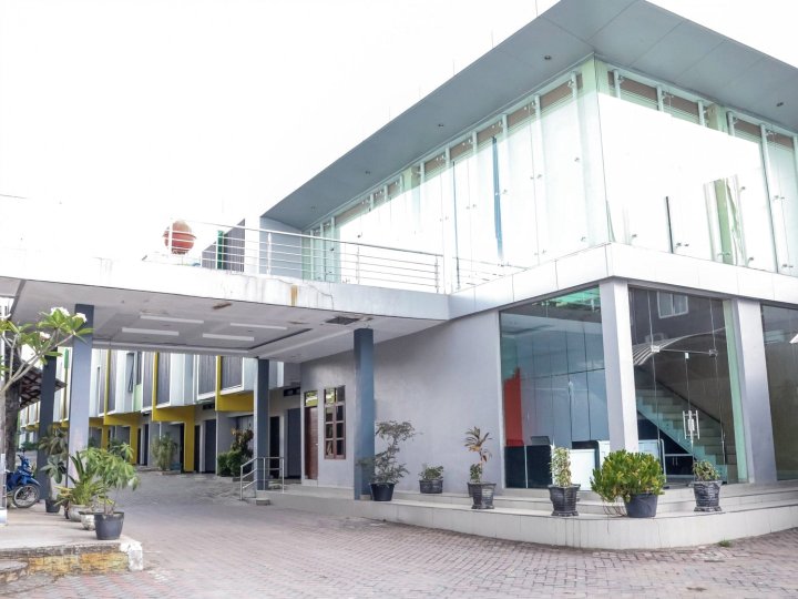 帕莎布亚枚当堂坦刚尼达酒店 - 隆纳利酒店(Nida Rooms Pasar Buah Medan Tuntungan at Lonari Hotel)
