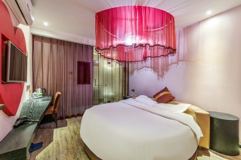 青岛大溪地精品酒店(台东步行街啤酒博物馆店)