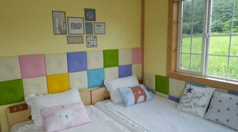 济州儿童旅馆树和小孩(Jeju Kids Full Villa Tree and Child)