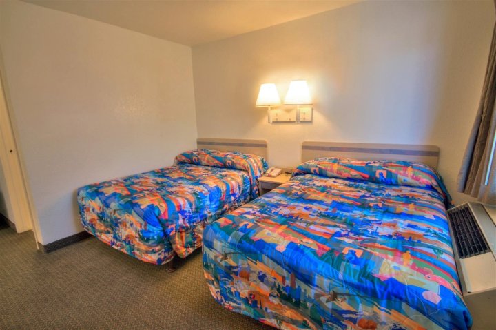 罗德威酒店(Motel 6 Las Cruces)