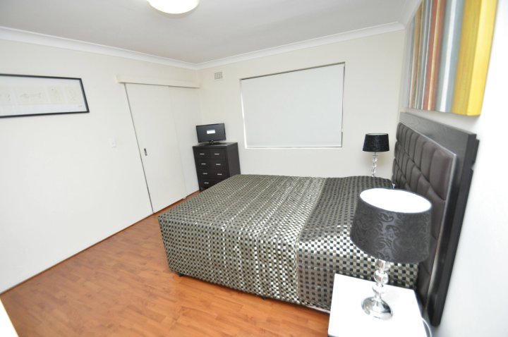 巴尔曼自助式现代一卧室公寓（2MONT）(Balmain Self Contained Modern One-Bedroom Apartment (2Mont))