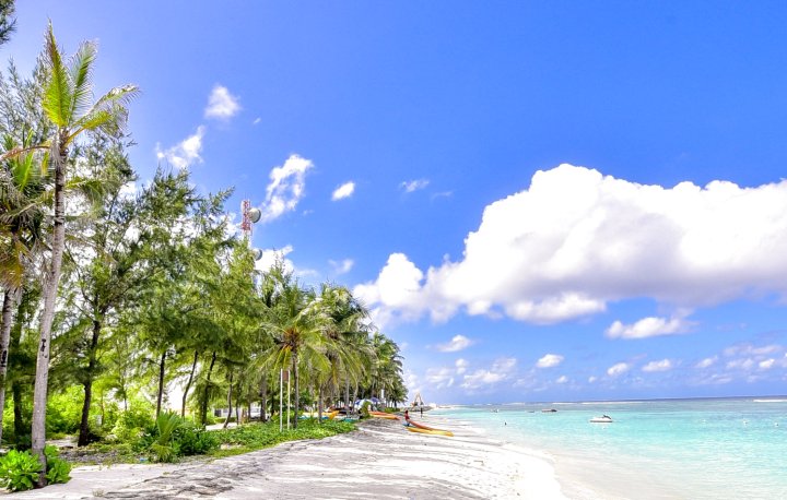 辛利马尔代夫海滨酒店(Simry Beachside Maldives)