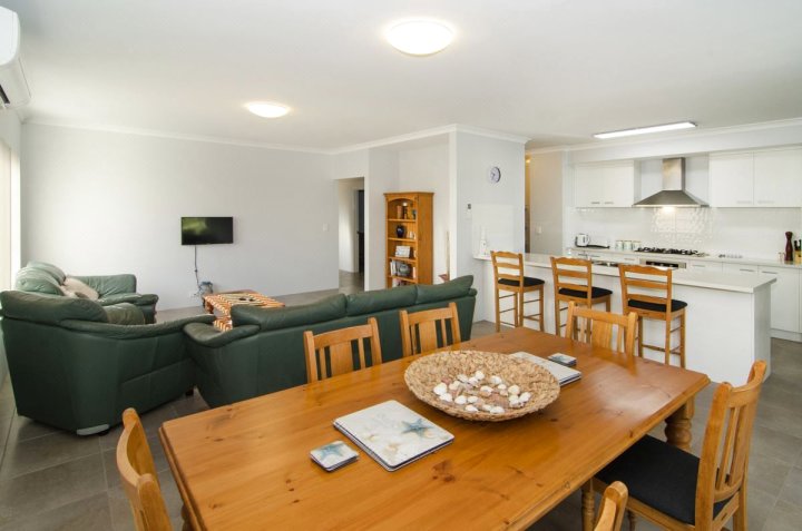 邓斯伯勒Fairway Isle度假屋(Dunsborough Holiday Homes - Fairway Isle Dunsborough)