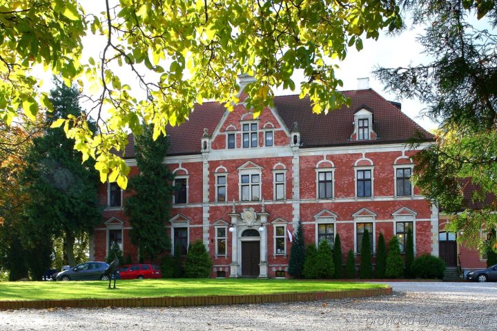 Leźno Palace