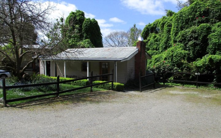 丹顿农山脉小木屋(Dandenong Ranges Cottages)