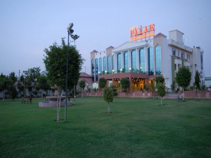 帕拉克乐园酒店(Hotel Palak Paradise)