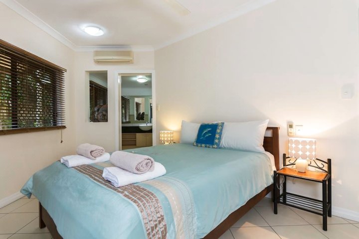 凯恩斯热带沙滩3卧室双浴室酒店(Tropic Sands Beachfront 3 Bed 2Bath Cairns)